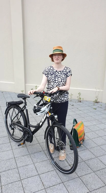 Jane von Klee mit Fahrrad