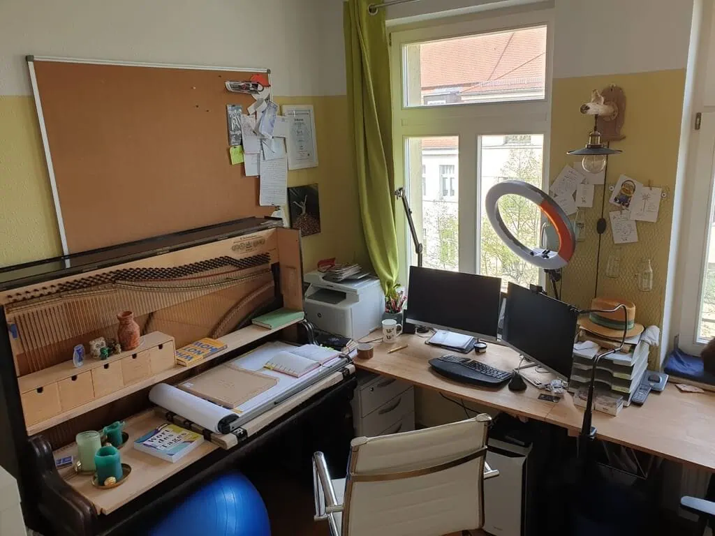 Das "Büro" vorher: Eine Ecke im Schlafzimmer.