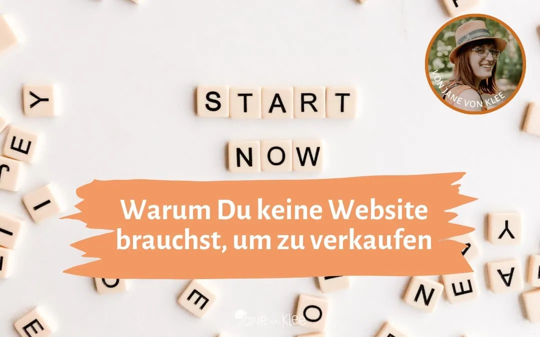 Foto von Scrabble-Steinen geformt zu den Worten "Start now" im Hintergrund. Schrift auf dem Banner im Vordergrund: Warum Du keine Website brauchst, um zu verkaufen.